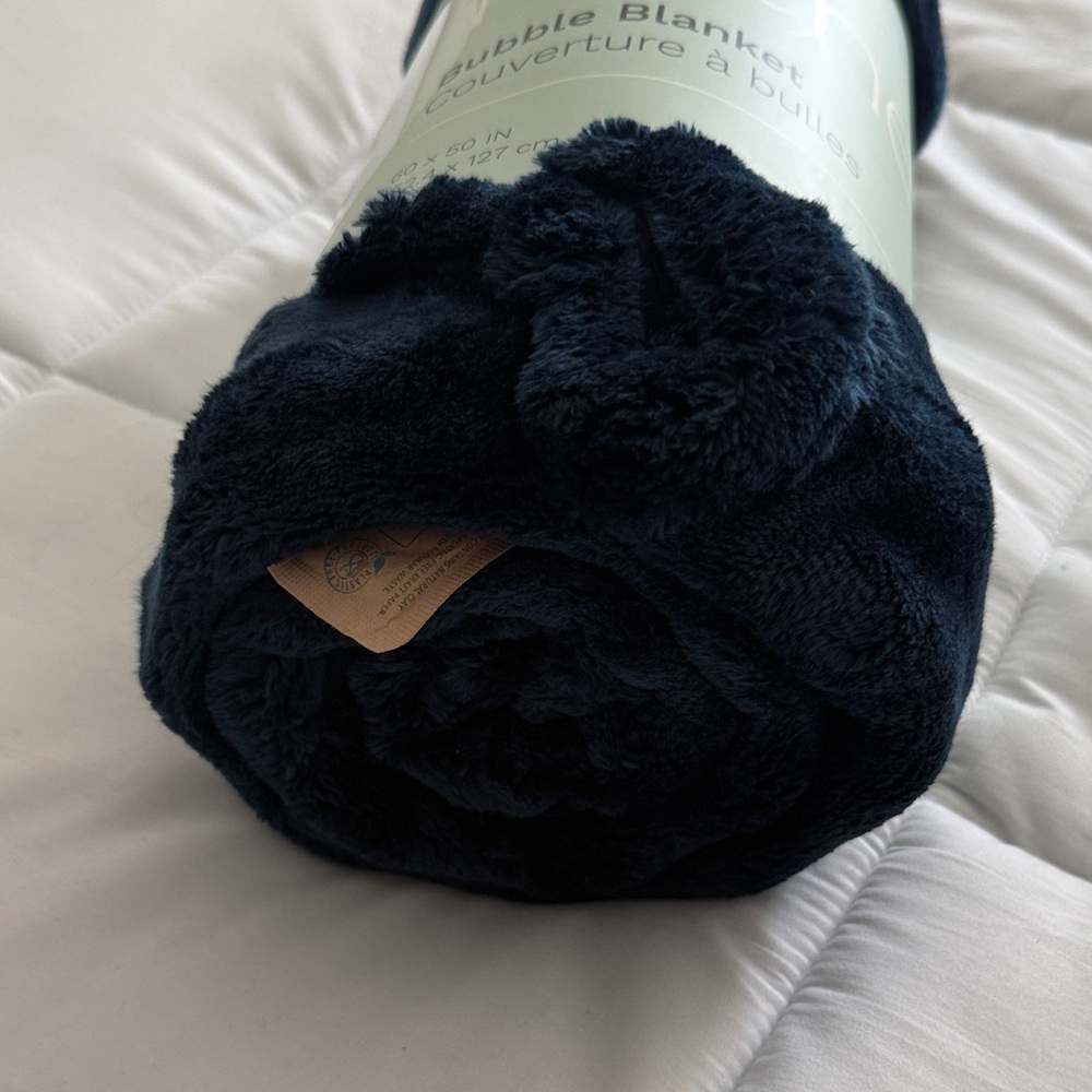 Navy Bubble Blanket/Throw - Picture 3 of 8